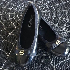 Black flat girl shoes